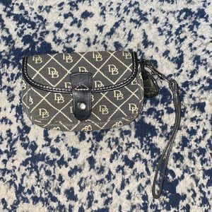 Dooney & bourke wristlet